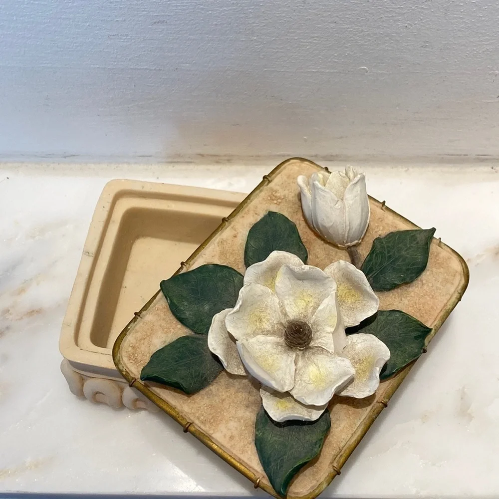 Ganz Magnolia Flower Ivory Ceramic Trinket Box NWT